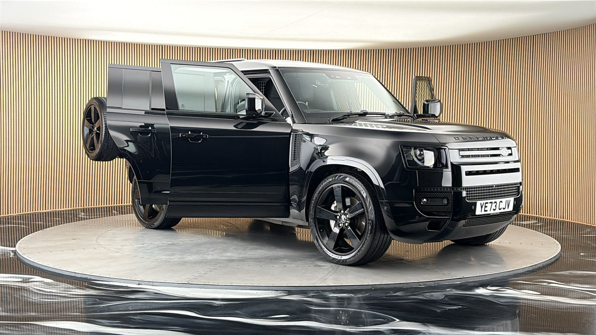 More views of Land Rover Defender 110