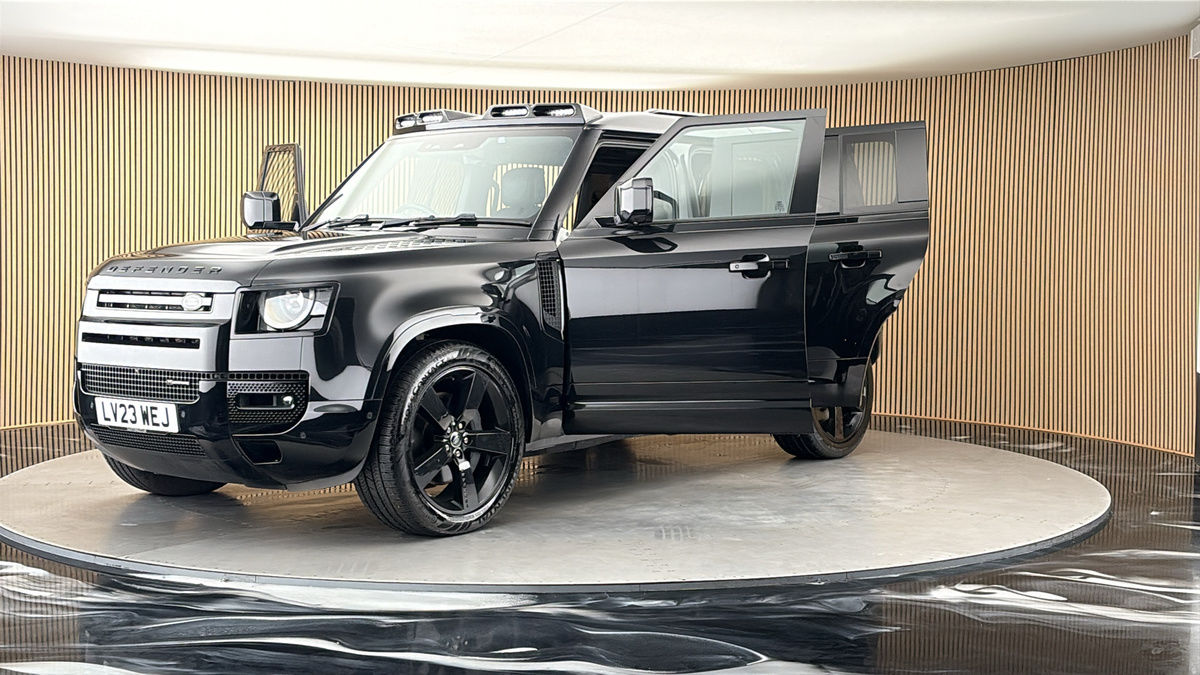 More views of Land Rover Defender 110