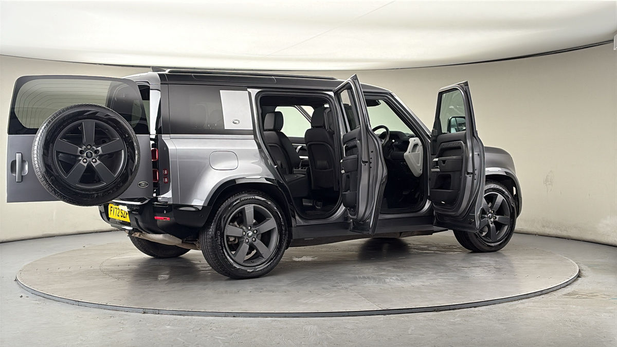 More views of Land Rover Defender 110