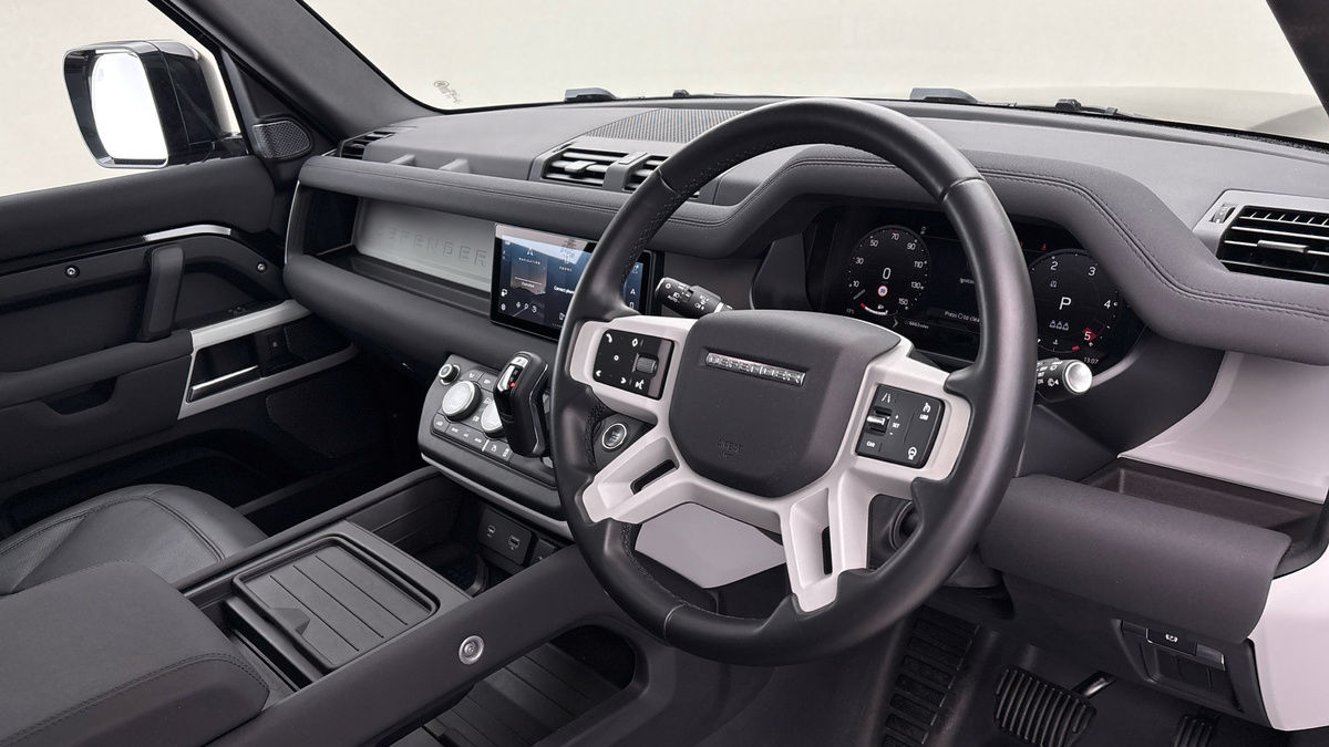 Land Rover Defender 110 Image 5