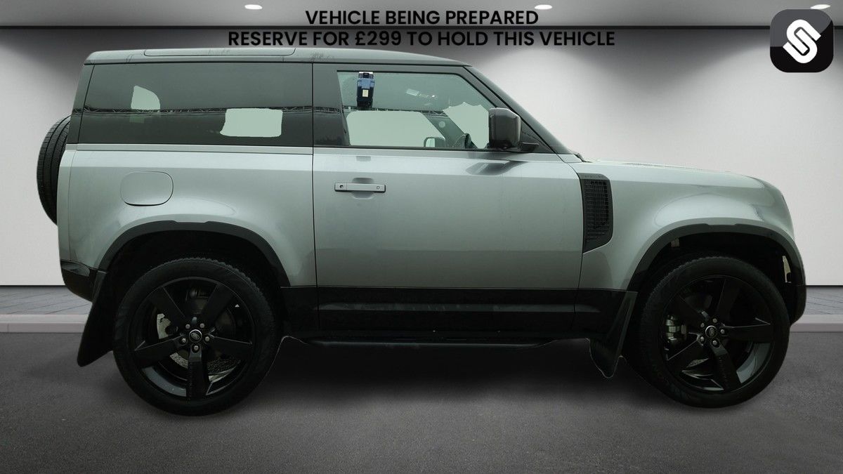 Land Rover Defender 90 Image 5