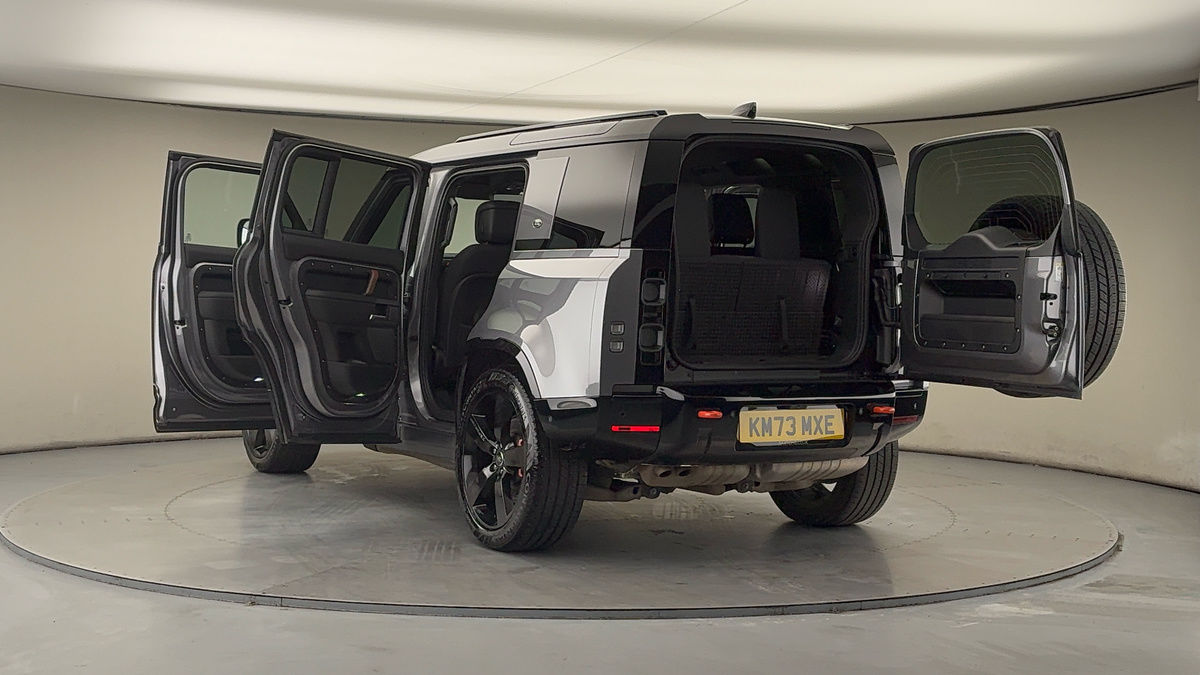 Land Rover Defender 110 Image 23