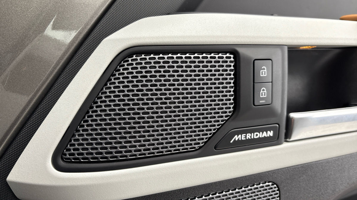 Land Rover Defender 90 Image 25