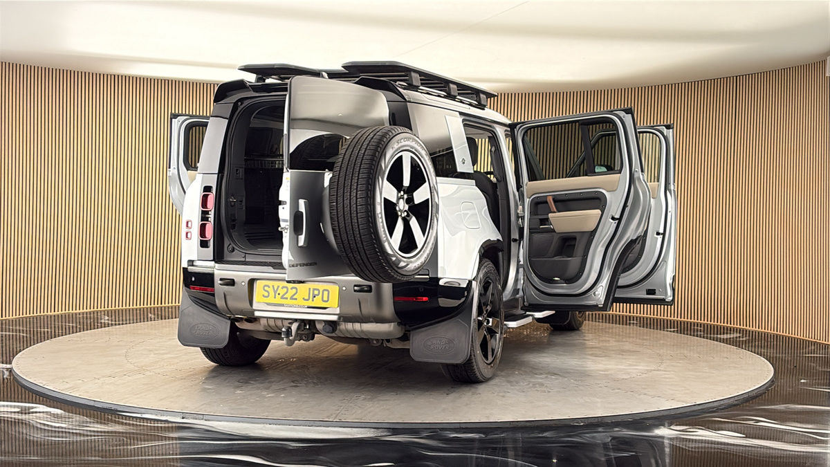 More views of Land Rover Defender 110