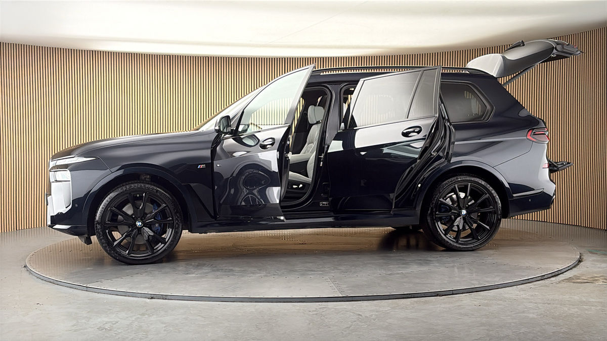 More views of BMW X7