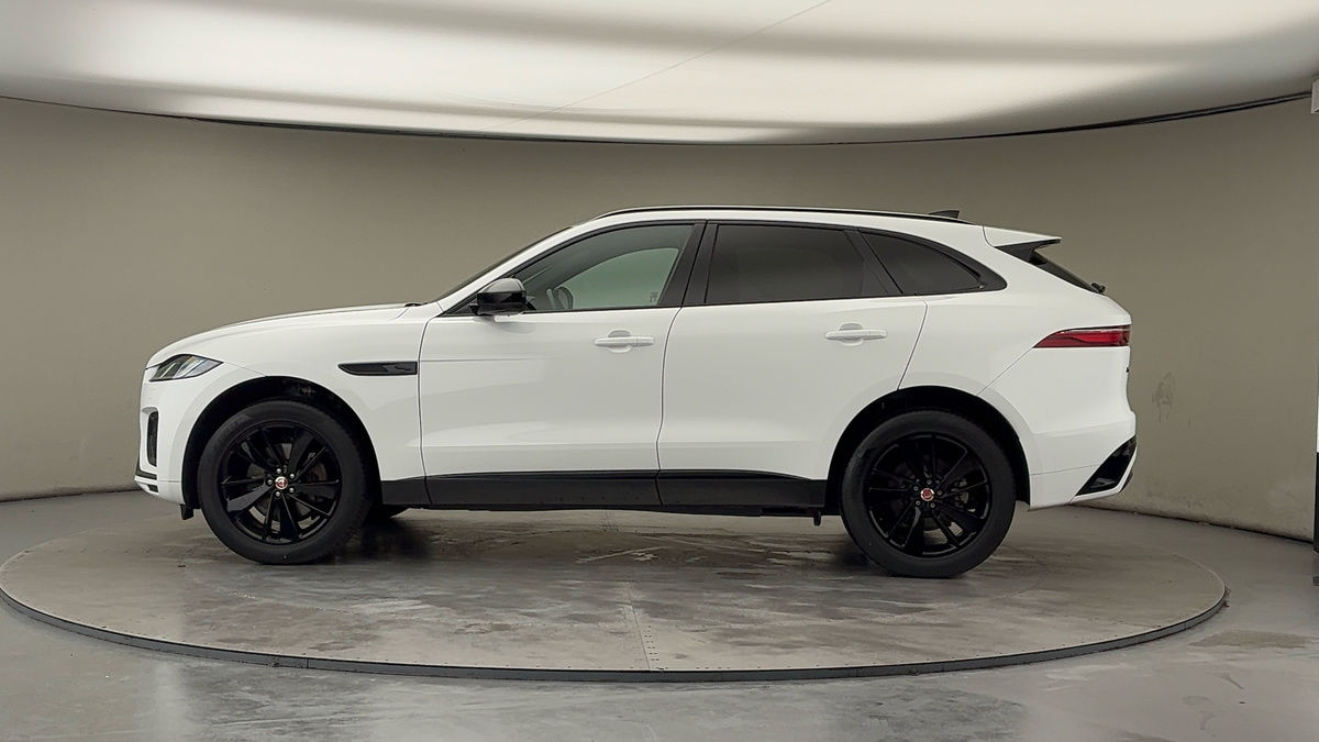 Jaguar F-PACE Image 15