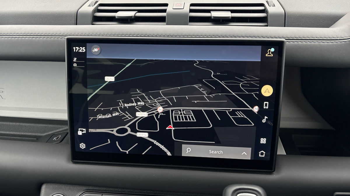 Land Rover Defender 90 Image 17