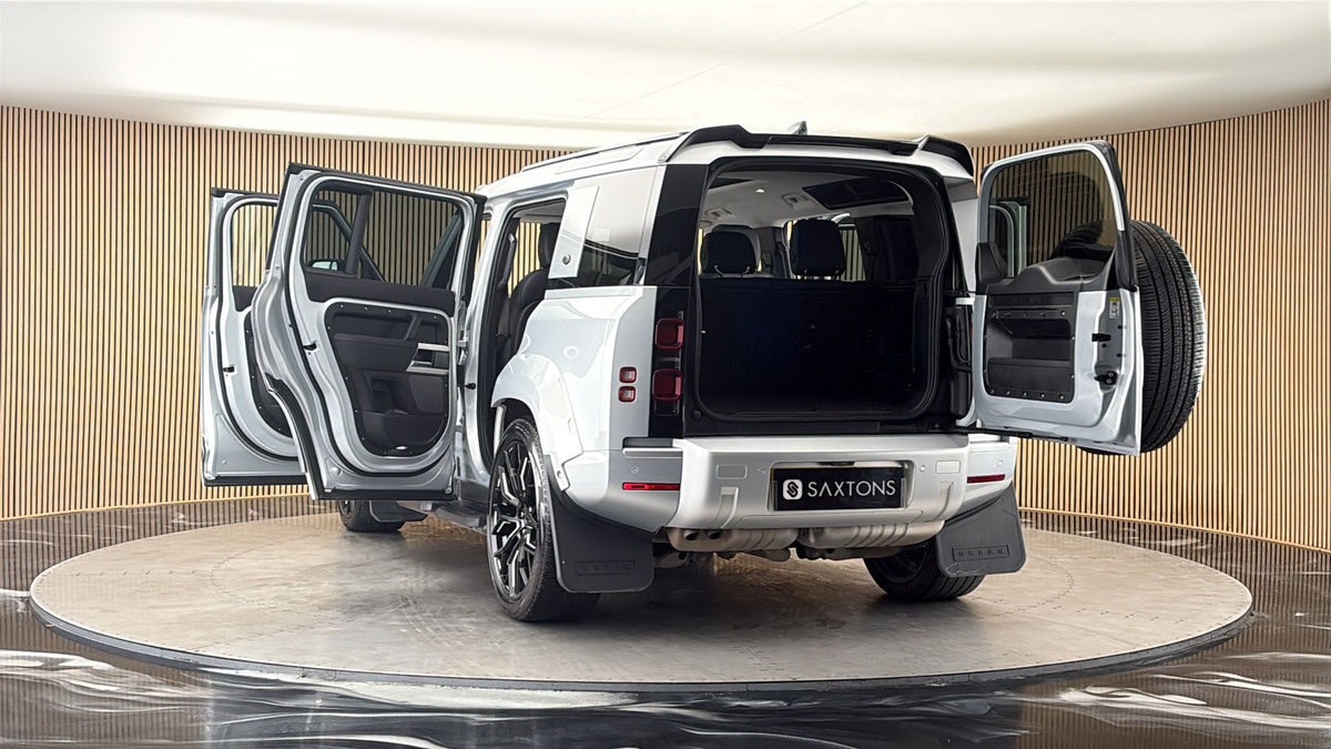 More views of Land Rover Defender 110
