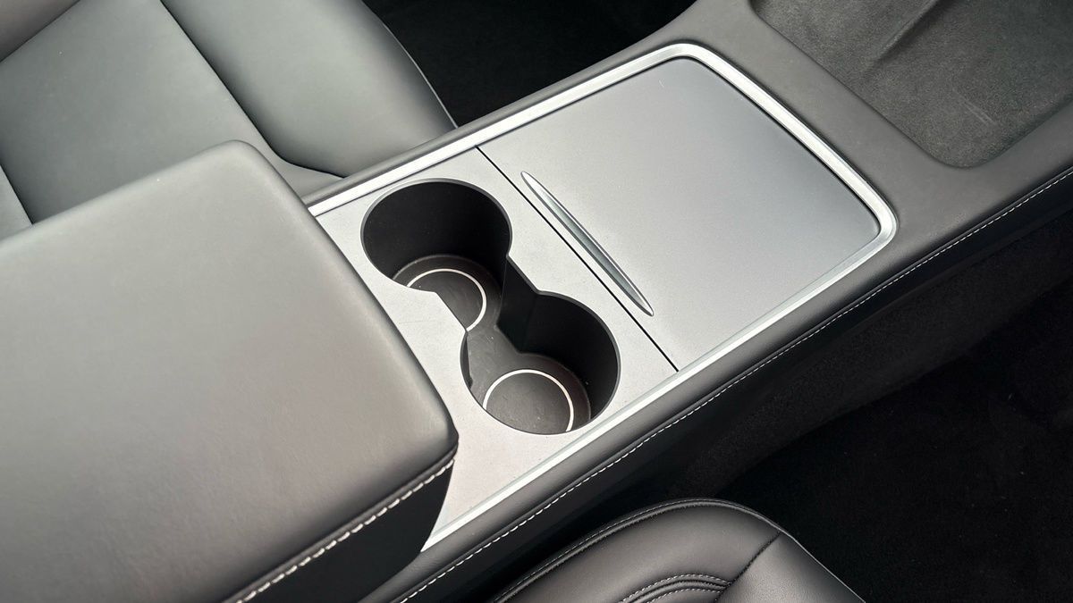 Tesla Model Y Image 18