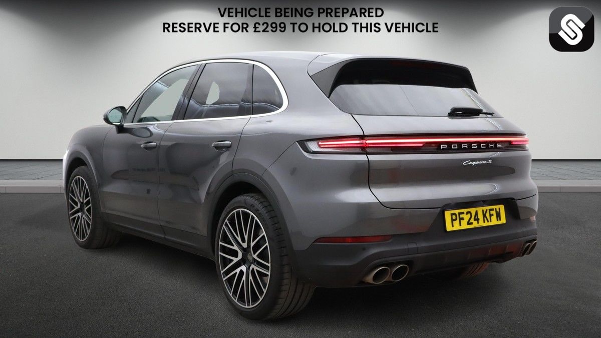 Porsche Cayenne Image 3