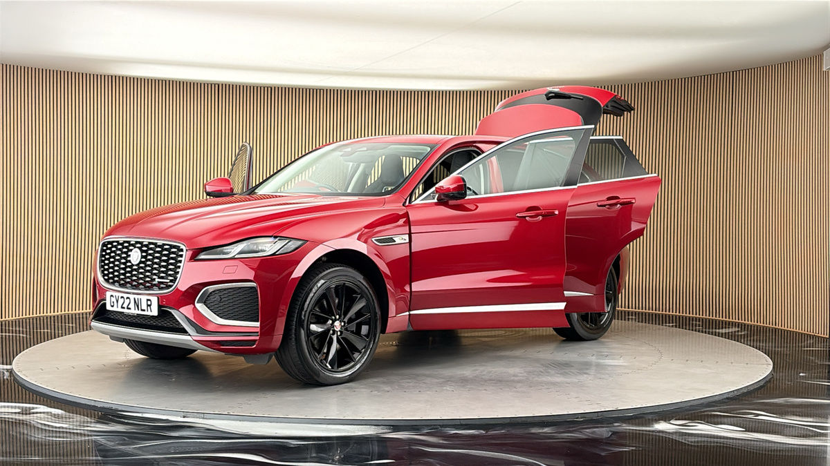Jaguar F-PACE Image 22