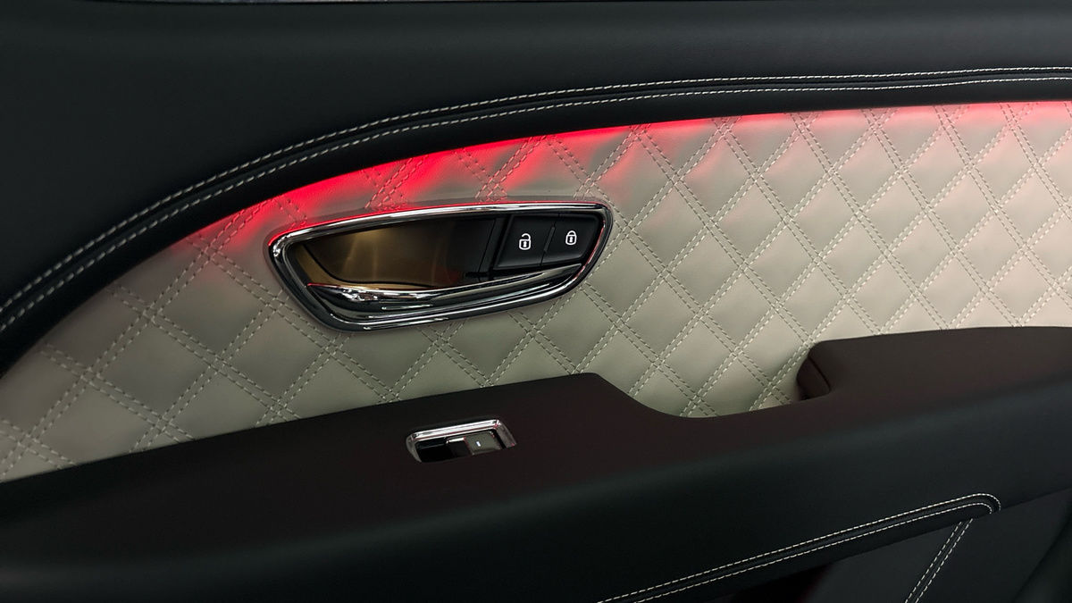 Bentley Bentayga Image 63