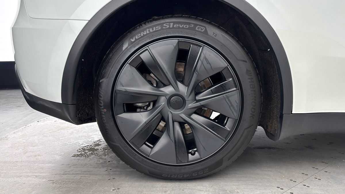 Tesla Model Y Image 10