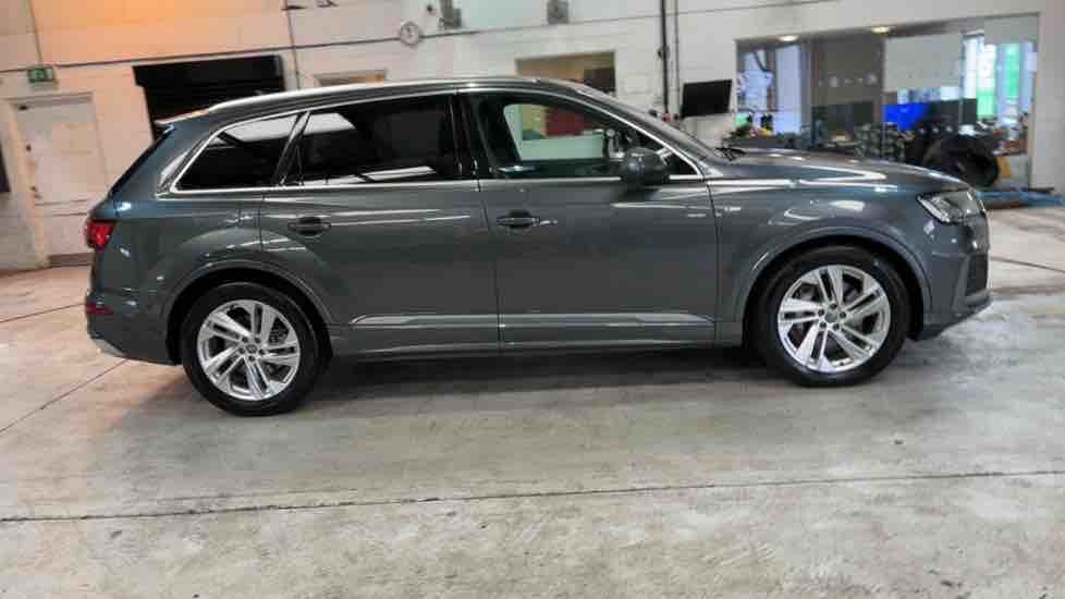More views of Audi Q7