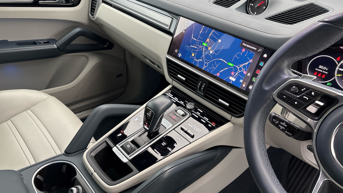 Porsche Cayenne Image 18