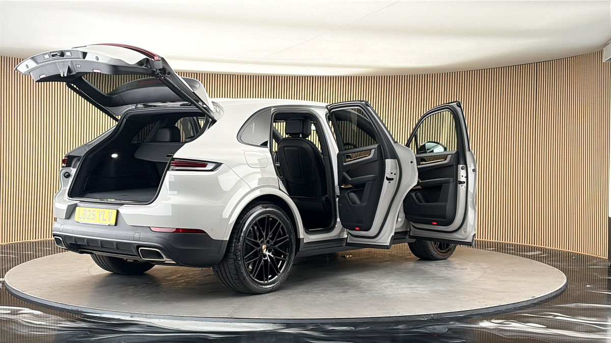 More views of Porsche Cayenne