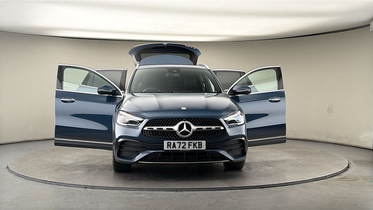 More views of Mercedes-Benz GLA