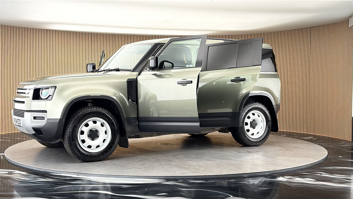 More views of Land Rover Defender 110