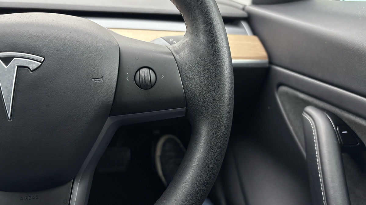 Tesla Model 3 Image 14