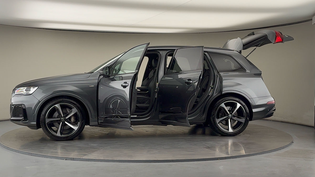 More views of Audi Q7