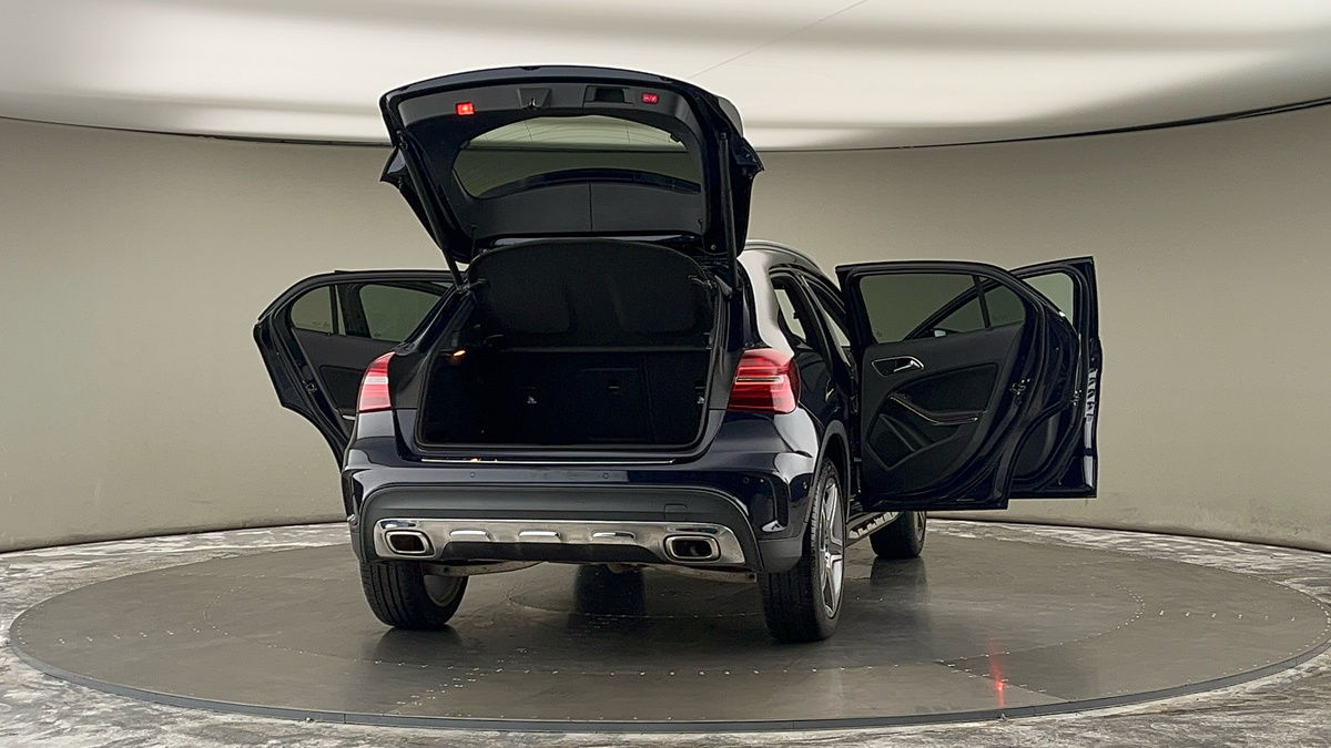 More views of Mercedes-Benz GLA