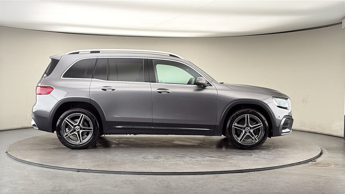 Mercedes-Benz GLB Image 16