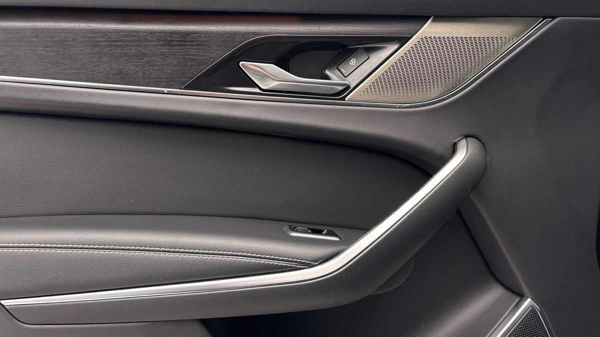 Jaguar F-PACE Image 19