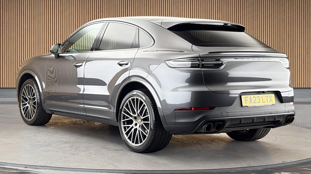 Porsche Cayenne Image 2