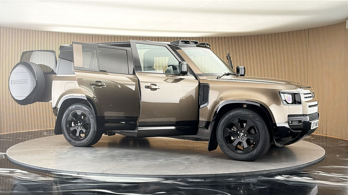 More views of Land Rover Defender 110