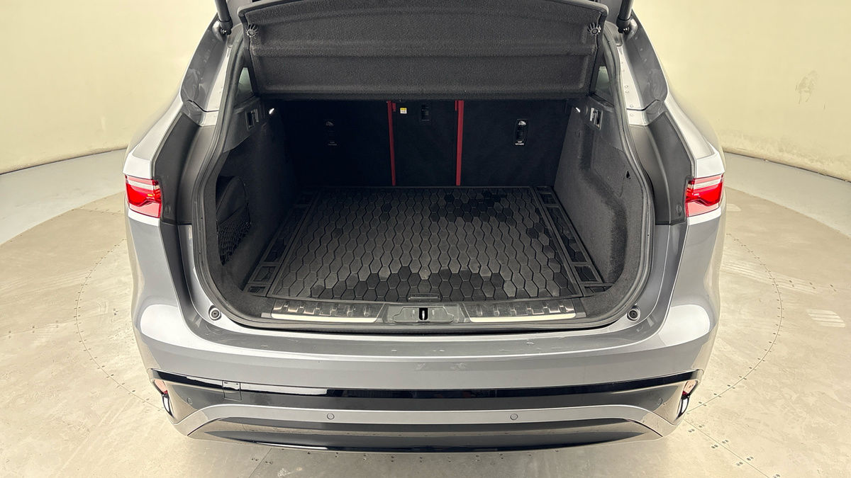 Jaguar F-PACE Image 11