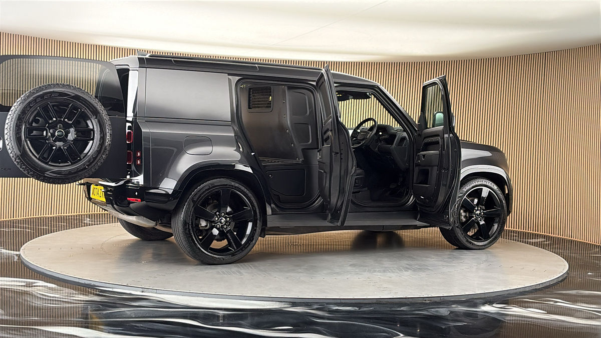 More views of Land Rover Defender 110