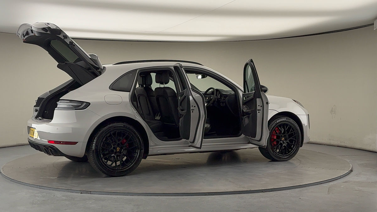 More views of Porsche Macan