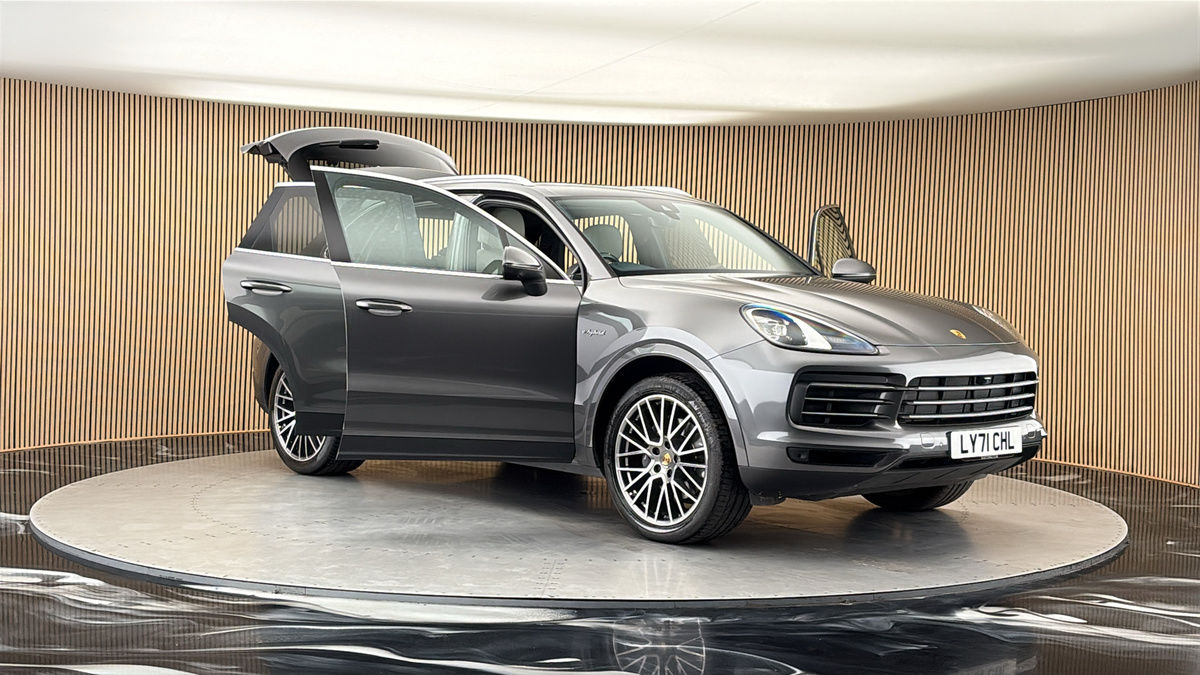 More views of Porsche Cayenne