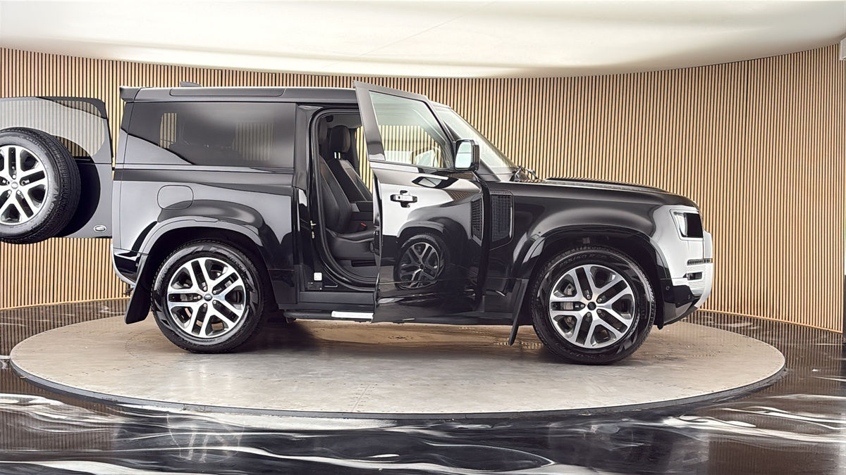 More views of Land Rover Defender 90