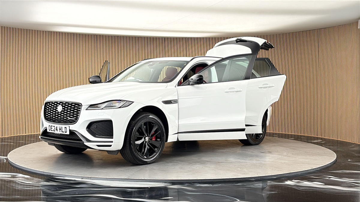Jaguar F-PACE Image 22