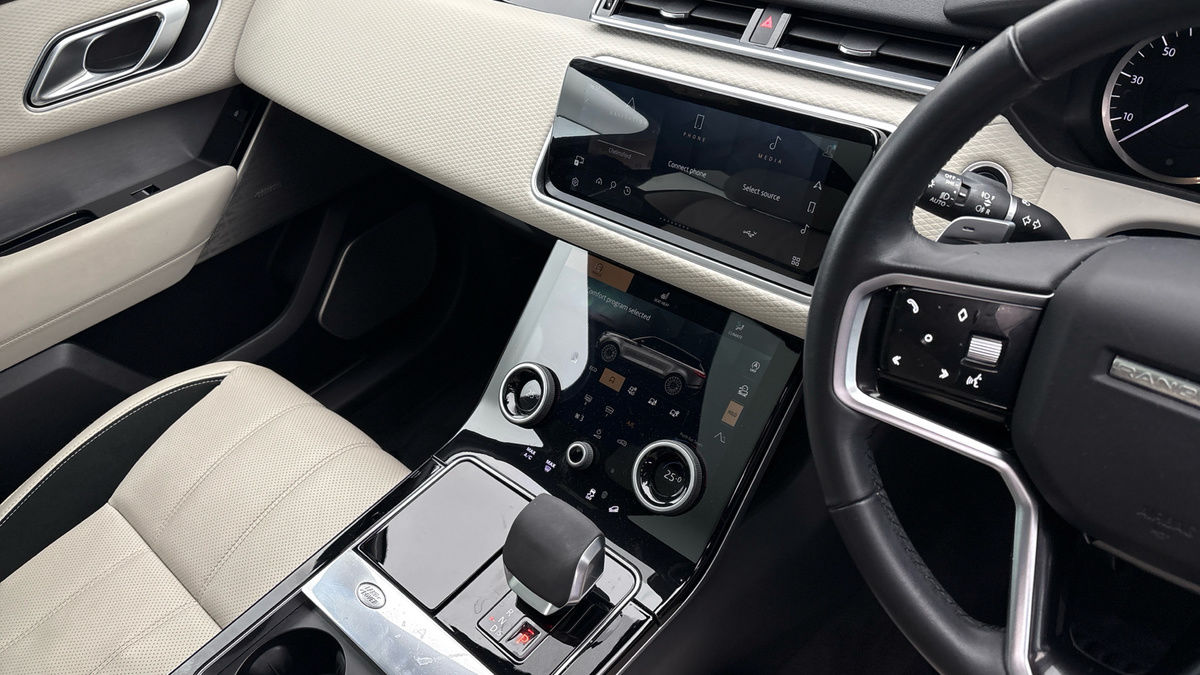 Land Rover Range Rover Velar Image 18