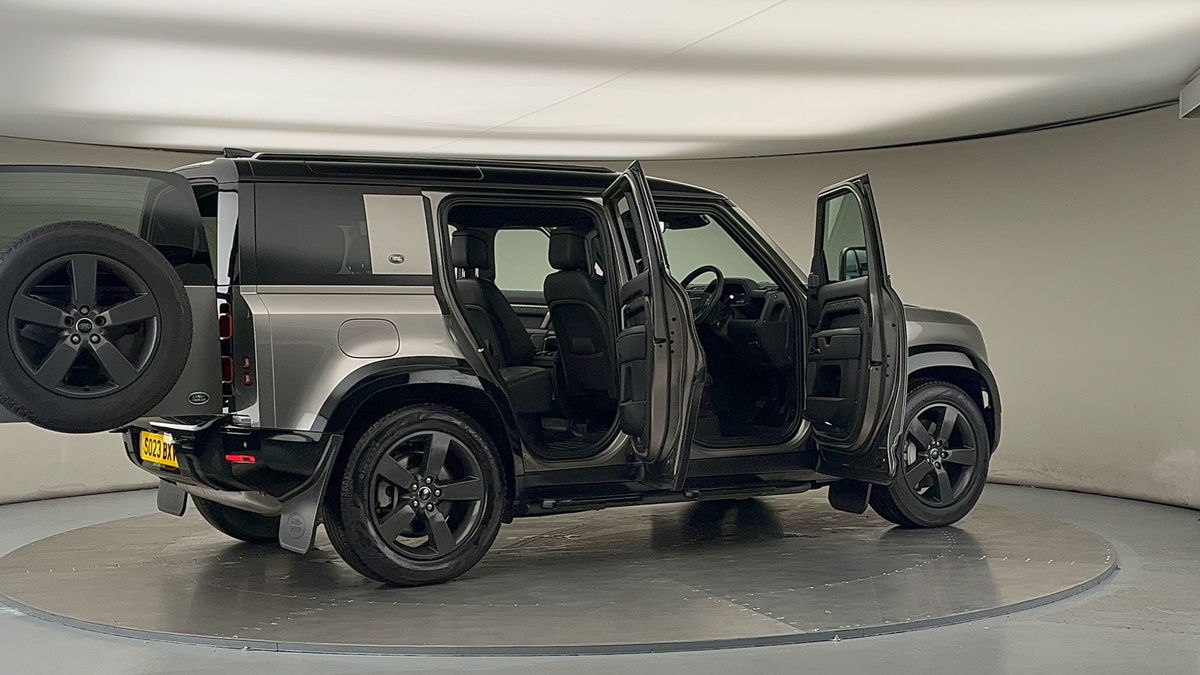 More views of Land Rover Defender 110