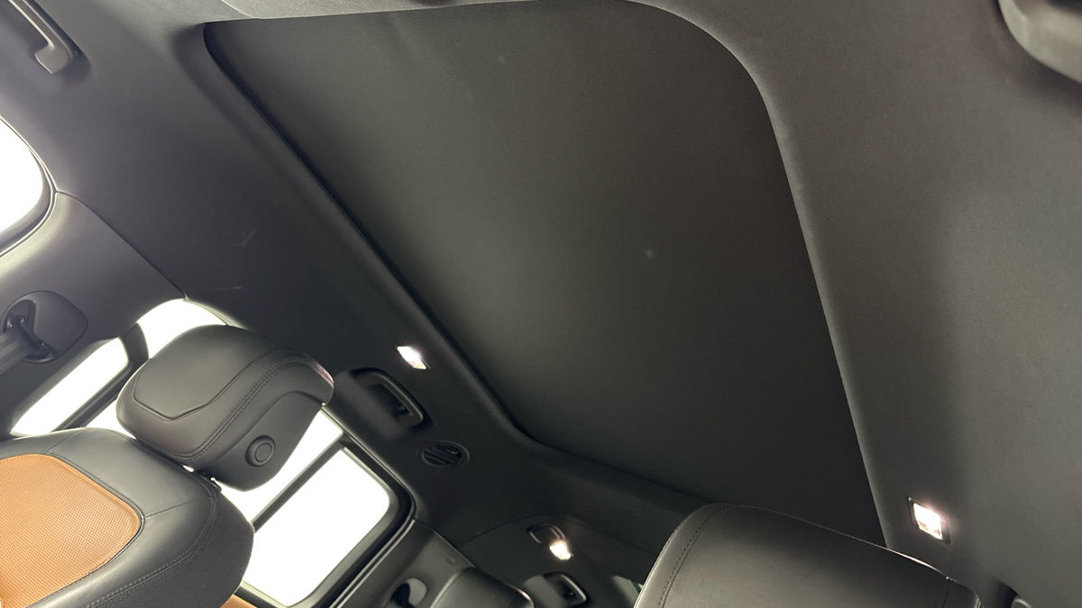 Land Rover Defender 130 Urban Image 28