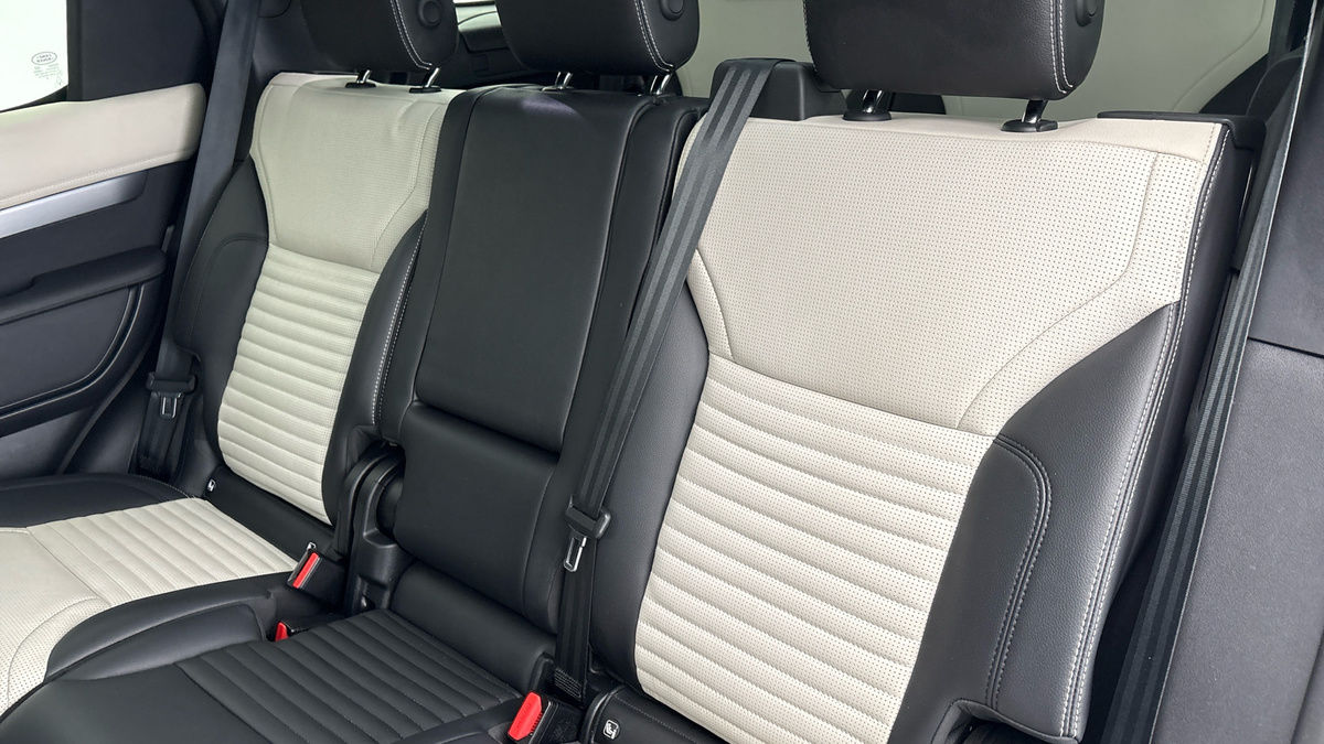 Land Rover Discovery Image 8