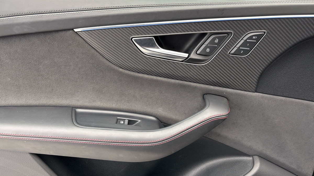 Audi RSQ8 Image 19