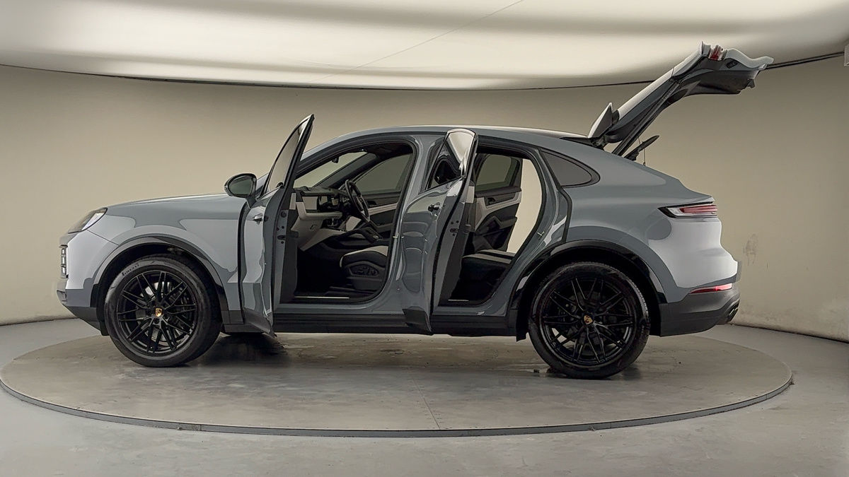 More views of Porsche Cayenne