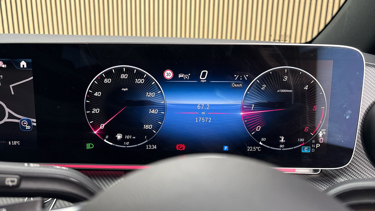 Mercedes-Benz V Class Image 31