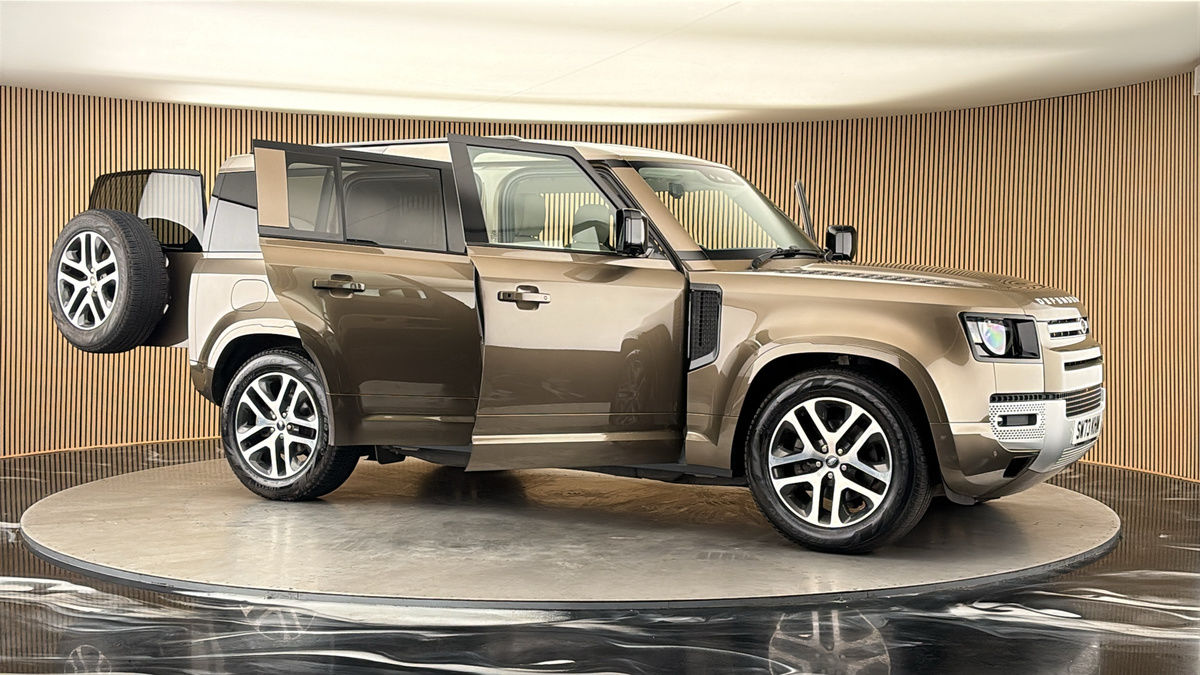 More views of Land Rover Defender 110