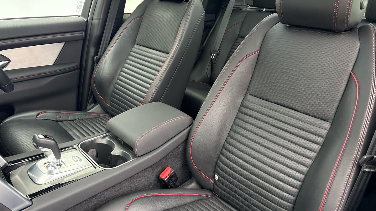 Land Rover Discovery Sport Image 7