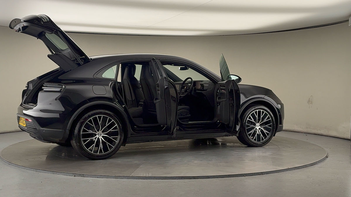 More views of Porsche Macan