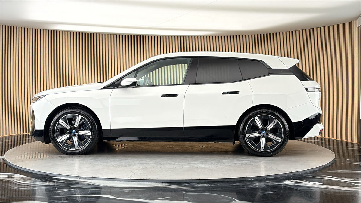 BMW iX Image 15