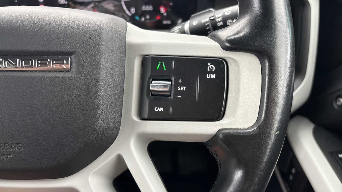 Land Rover Defender 90 Image 14