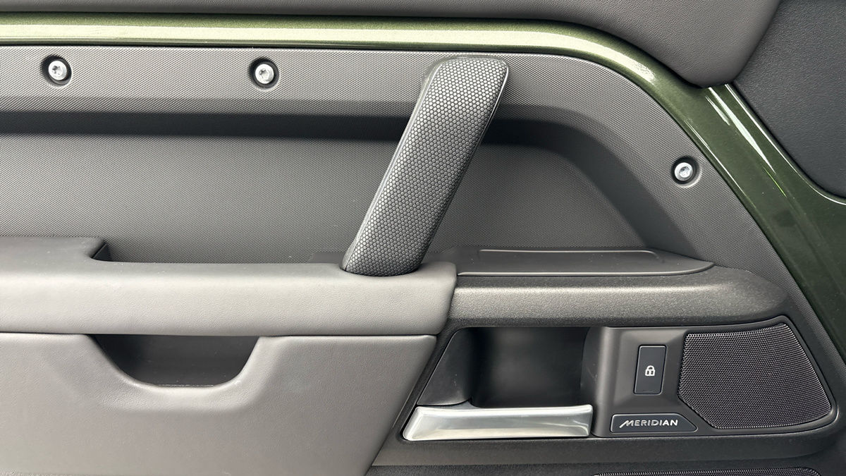 Land Rover Defender 90 Image 19