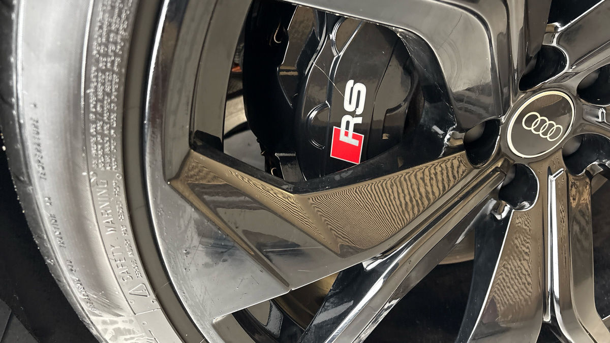 Audi RSQ8 Image 34