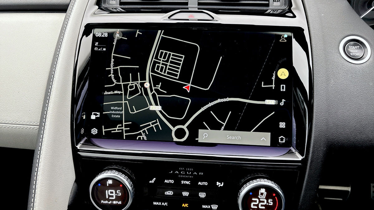 Jaguar E-PACE Image 17